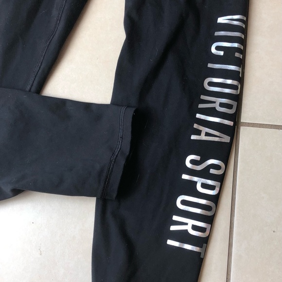 Victoria Secret Sport 3/4 length workouts legging. Sexy, squat proof!! - Picture 3 of 6